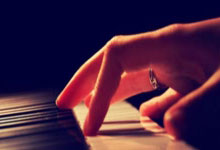 爱游戏:闪击破门+手术刀直塞,C罗生涯第928球,十人胜利3-1凯旋宣战新月.